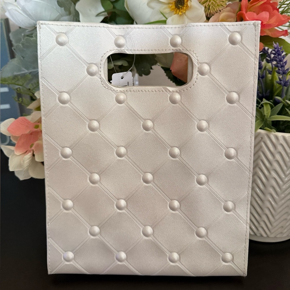 🆕🪷 BATH & BODY WORKS “PEARL WHITE QUILT” REUSABLE GIFT/TOTE BAG. NEW WITH TAGS.